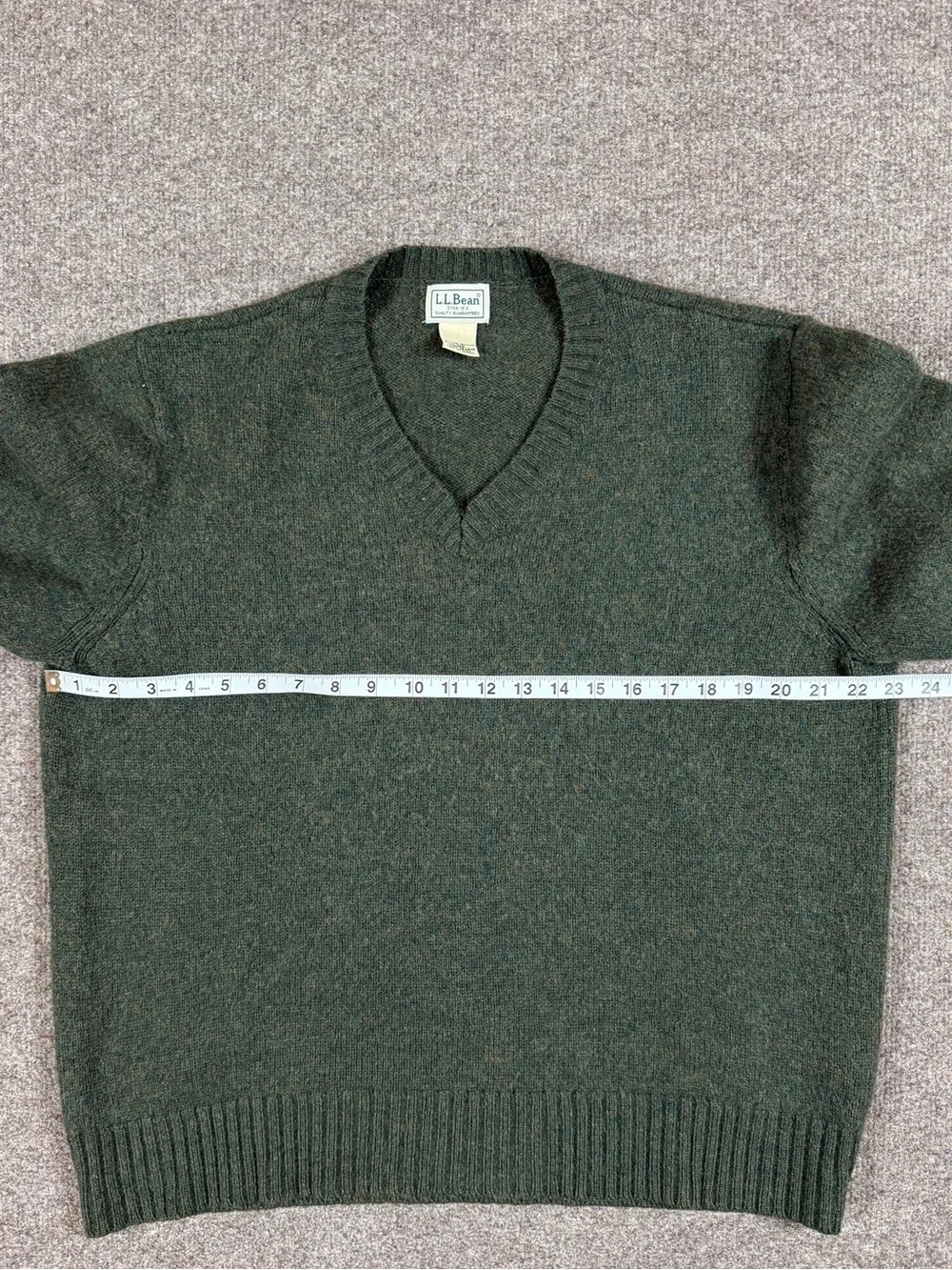 LL Bean Heather Green V-Neck Long Sleeve 100% Wool Sweater Men’s Large Vintage
